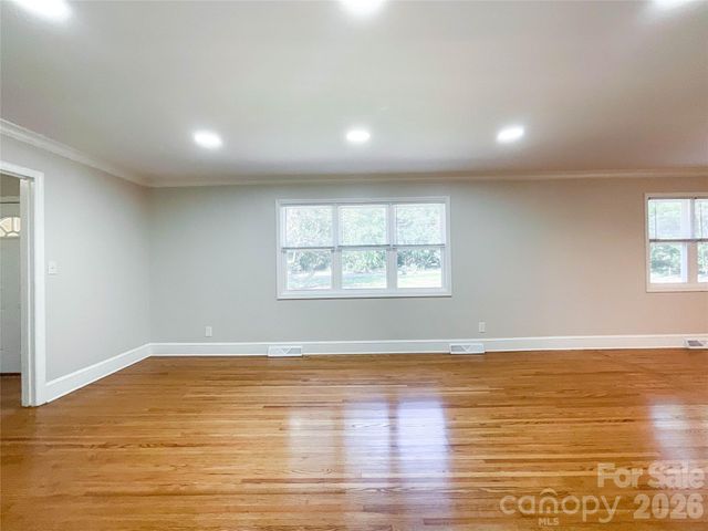 6728 Lakeside Drive, Charlotte, NC 28215