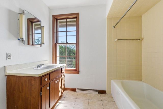 N48W28676 Lisbon AVENUE, Hartland, WI 53029