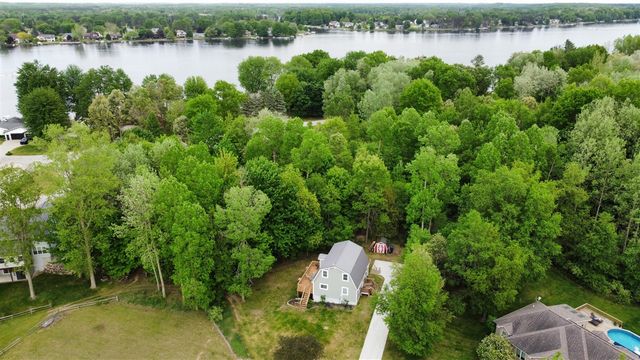1015 Pequena Drive, Lake Isabella, MI 48893