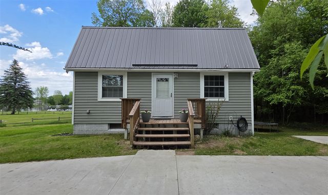 1015 Pequena Drive, Lake Isabella, MI 48893