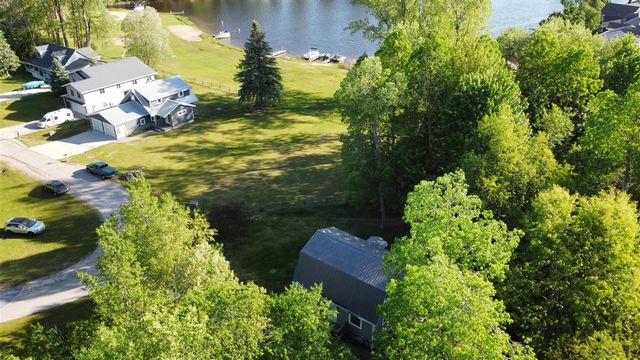 1015 Pequena Drive, Lake Isabella, MI 48893