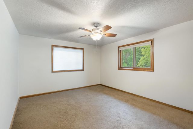 305 8th Ave SW, Oelwein, IA 50662