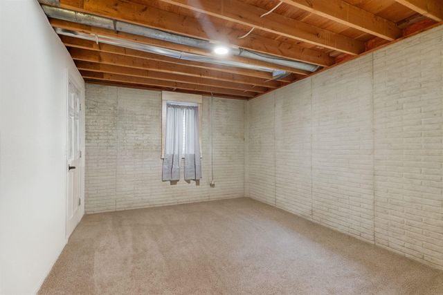 305 8th Ave SW, Oelwein, IA 50662