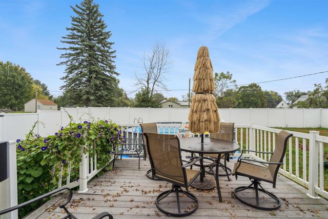 305 8th Ave SW, Oelwein, IA 50662