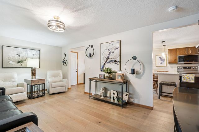 305 8th Ave SW, Oelwein, IA 50662