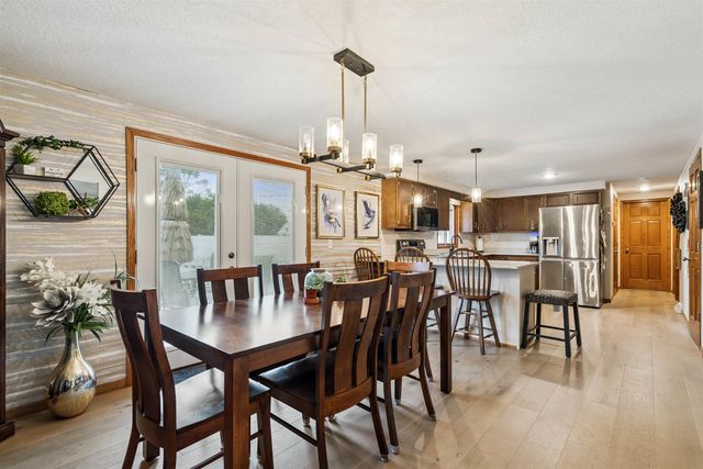 305 8th Ave SW, Oelwein, IA 50662