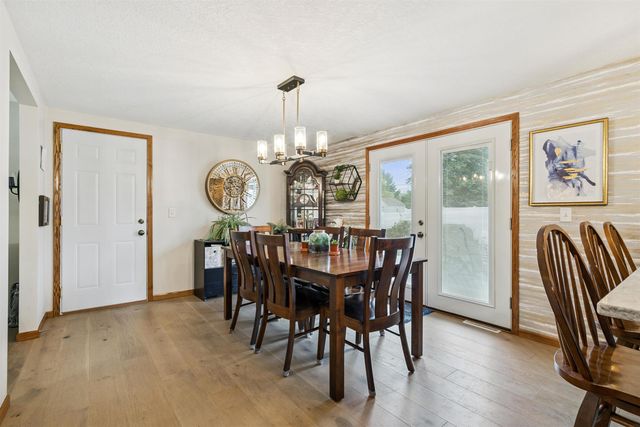 305 8th Ave SW, Oelwein, IA 50662