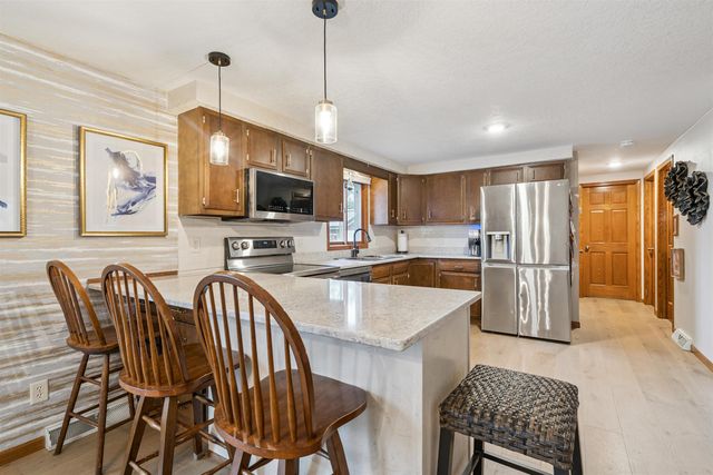 305 8th Ave SW, Oelwein, IA 50662