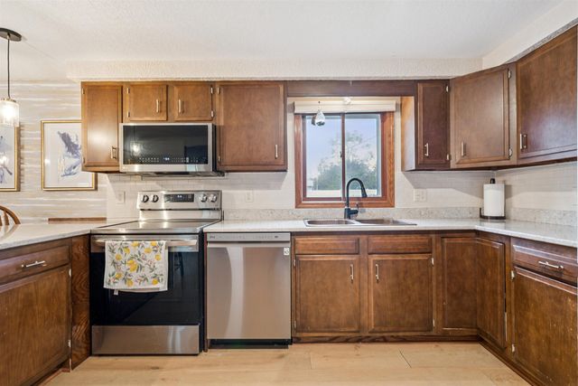 305 8th Ave SW, Oelwein, IA 50662