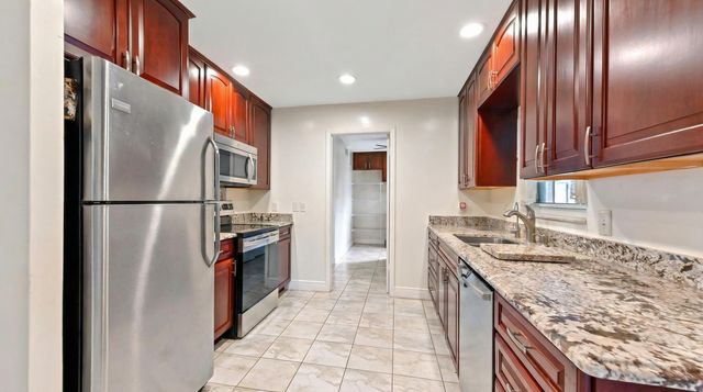 428 Alemeda Drive, Palm Springs, FL 33461