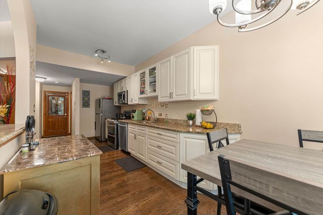 6930 Lexington Court, Tinley Park, IL 60477