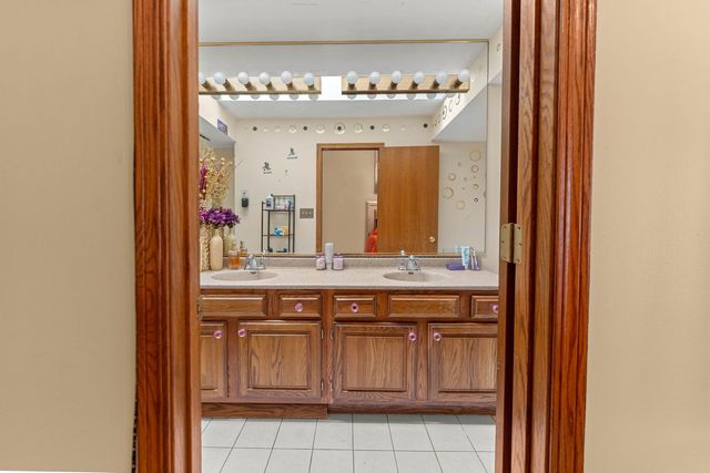 6930 Lexington Court, Tinley Park, IL 60477