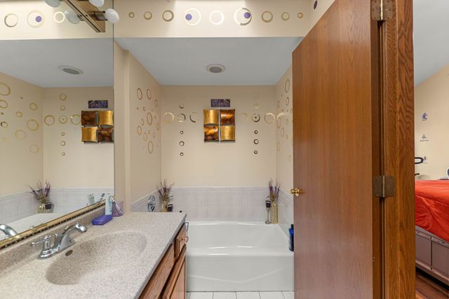 6930 Lexington Court, Tinley Park, IL 60477