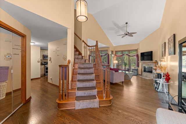 6930 Lexington Court, Tinley Park, IL 60477