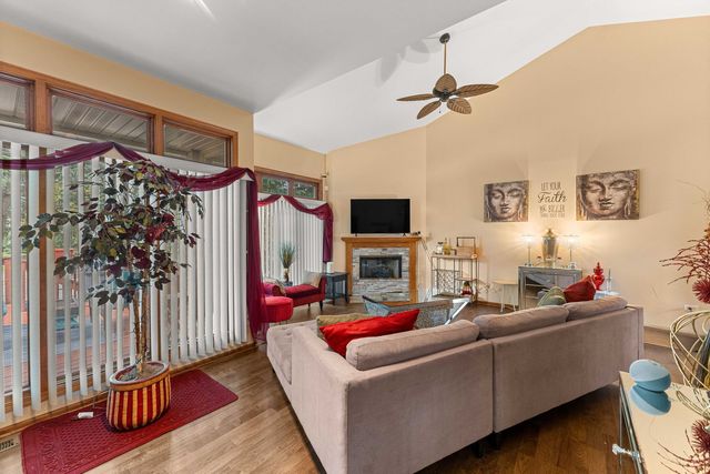 6930 Lexington Court, Tinley Park, IL 60477