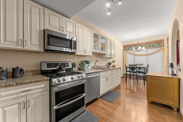 6930 Lexington Court, Tinley Park, IL 60477