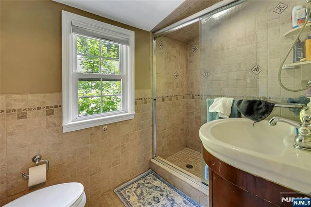 19 Harsen Road, Tenafly, NJ 07670