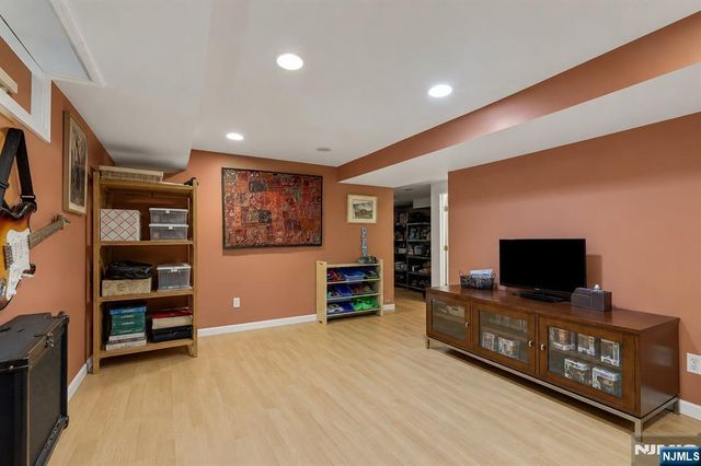 19 Harsen Road, Tenafly, NJ 07670