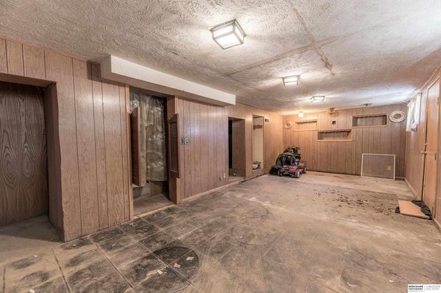 2111 J Street, Omaha, NE 68107