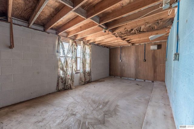 2111 J Street, Omaha, NE 68107