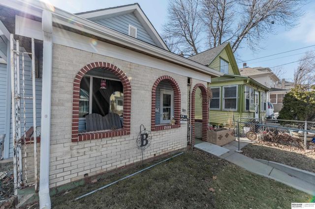 2111 J Street, Omaha, NE 68107