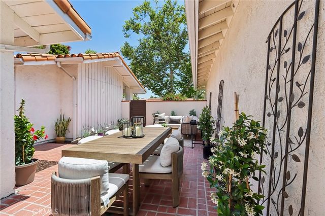 25011 Sunset Place W, Laguna Hills, CA 92653