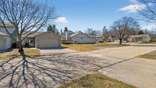 36603 Deerhurst Court 73, Westland, MI 48185