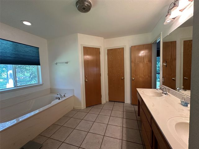824 Imogene Court, Azle, TX 76020
