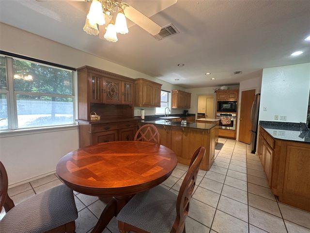 824 Imogene Court, Azle, TX 76020