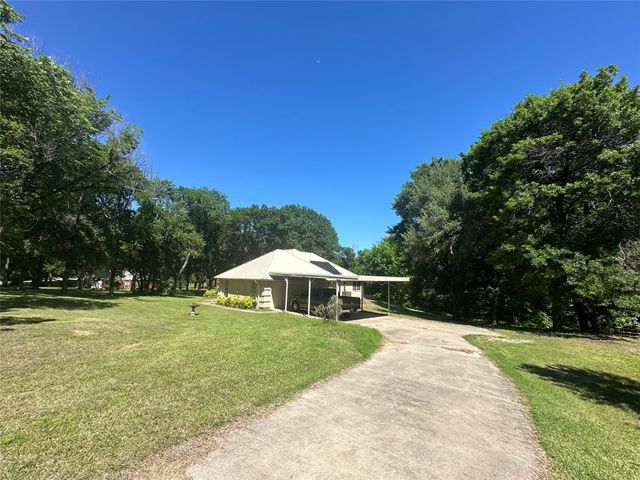 824 Imogene Court, Azle, TX 76020