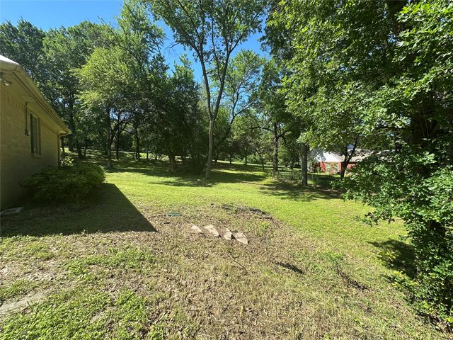 824 Imogene Court, Azle, TX 76020