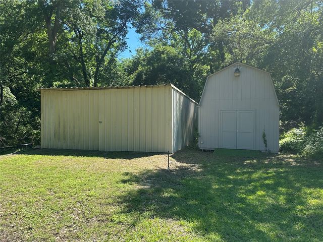824 Imogene Court, Azle, TX 76020