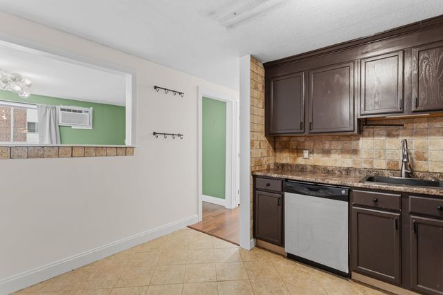 121 English Village Rd Apt 103, Manchester, NH 03102