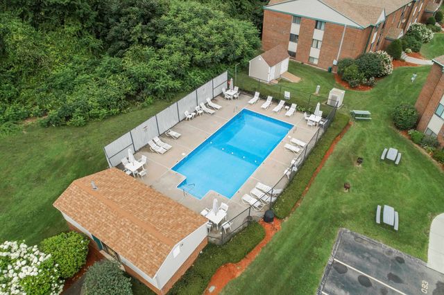 121 English Village Rd Apt 103, Manchester, NH 03102
