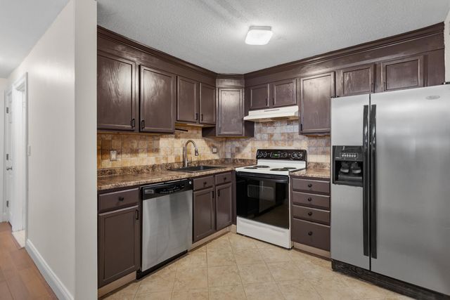 121 English Village Rd Apt 103, Manchester, NH 03102