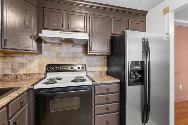 121 English Village Rd Apt 103, Manchester, NH 03102