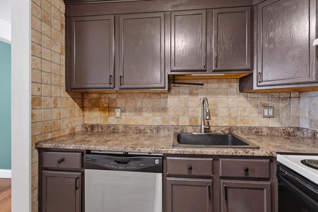 121 English Village Rd Apt 103, Manchester, NH 03102