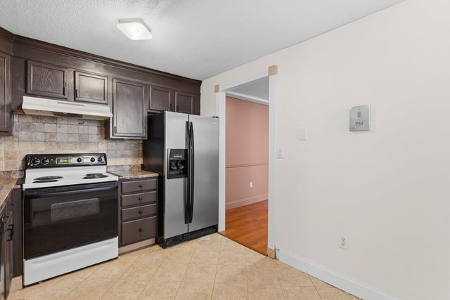 121 English Village Rd Apt 103, Manchester, NH 03102