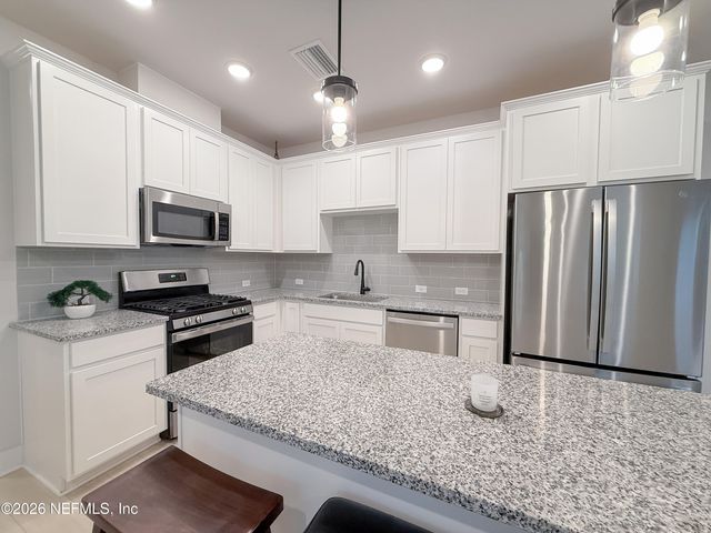 11102 QUANTUM Court, Jacksonville, FL 32256