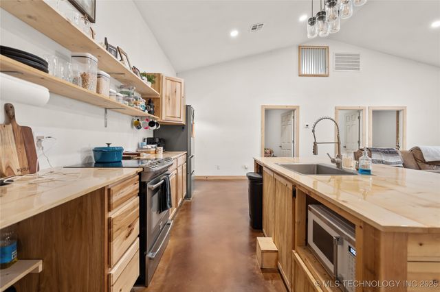 3244 Red Oak, Sulphur, OK 73086