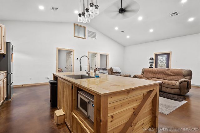 3244 Red Oak, Sulphur, OK 73086