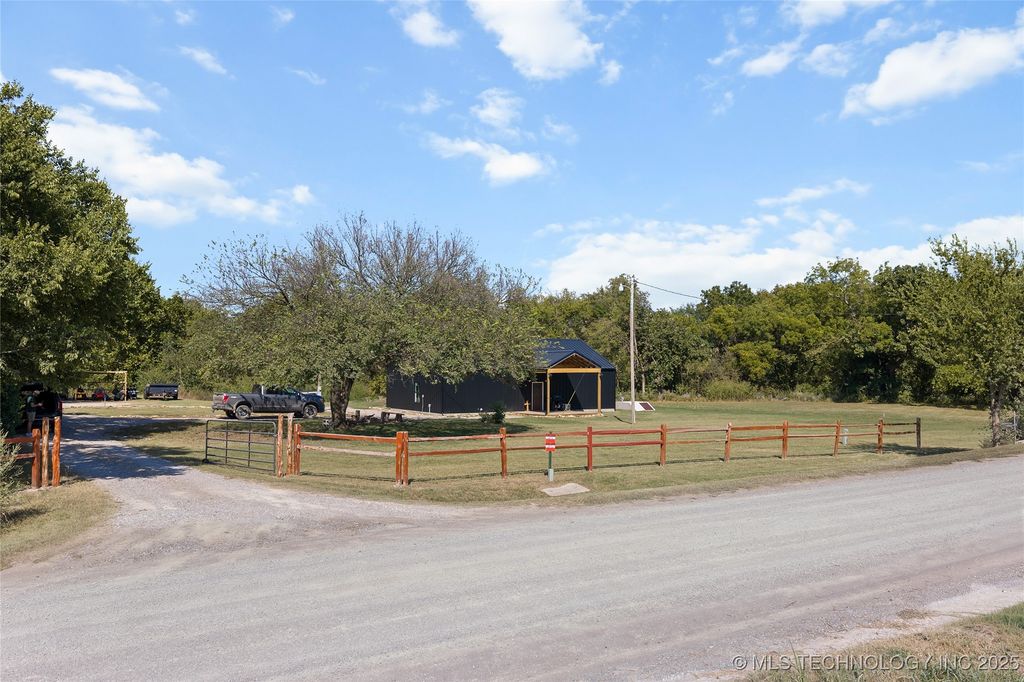 3244 Red Oak, Sulphur, OK 73086