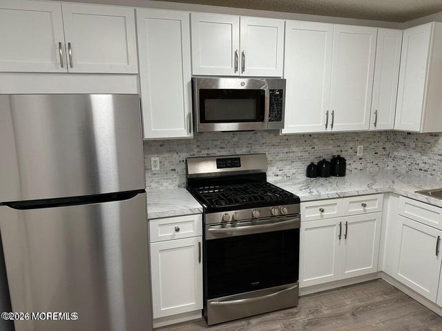 204 Forsythia Lane, Englishtown, NJ 07726