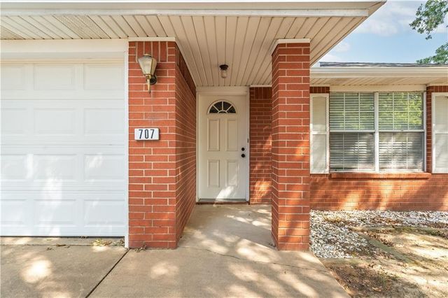 707 E Kara Lane, Rogers, AR 72758