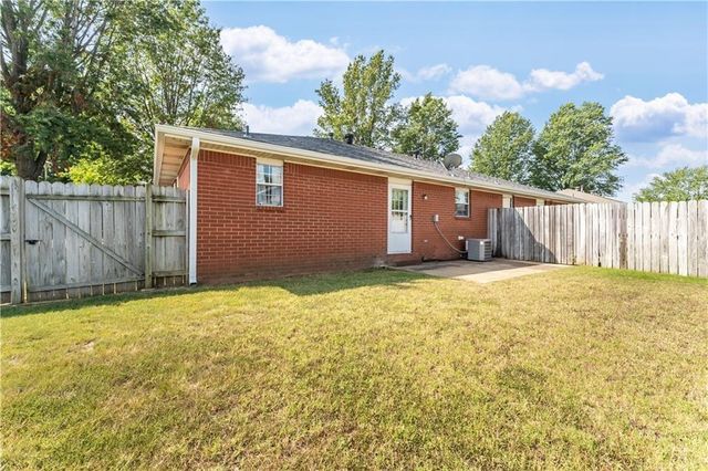 707 E Kara Lane, Rogers, AR 72758