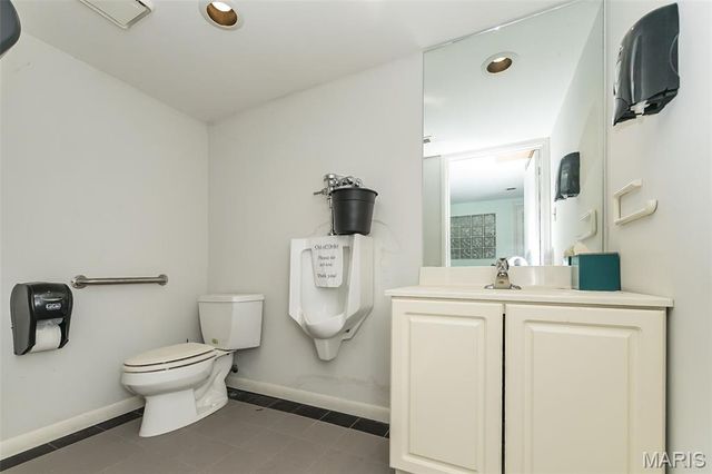 2027 W Main Street, Belleville, IL 62226