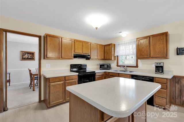 123 Linville Drive, Matthews, NC 28105