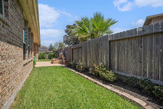 2228 Flower Croft Lane, League City, TX 77573