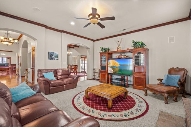 2686 Della Road SW, Albuquerque, NM 87105