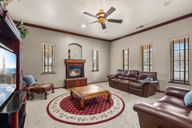 2686 Della Road SW, Albuquerque, NM 87105